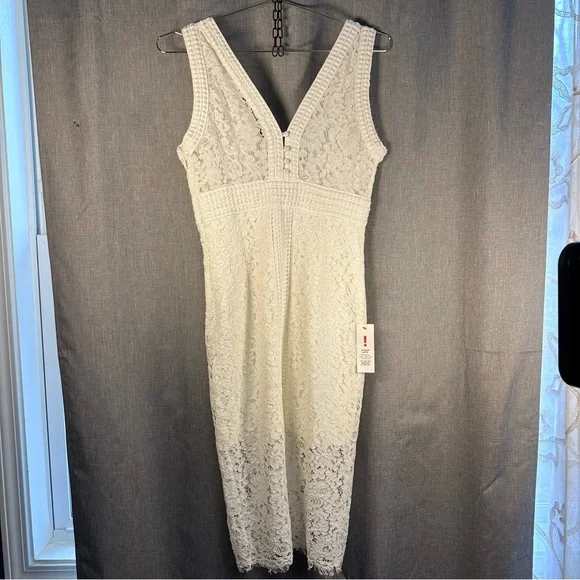 Halter Lace Front Slit Dress In White Size 6. NWT - Picture 3 of 13